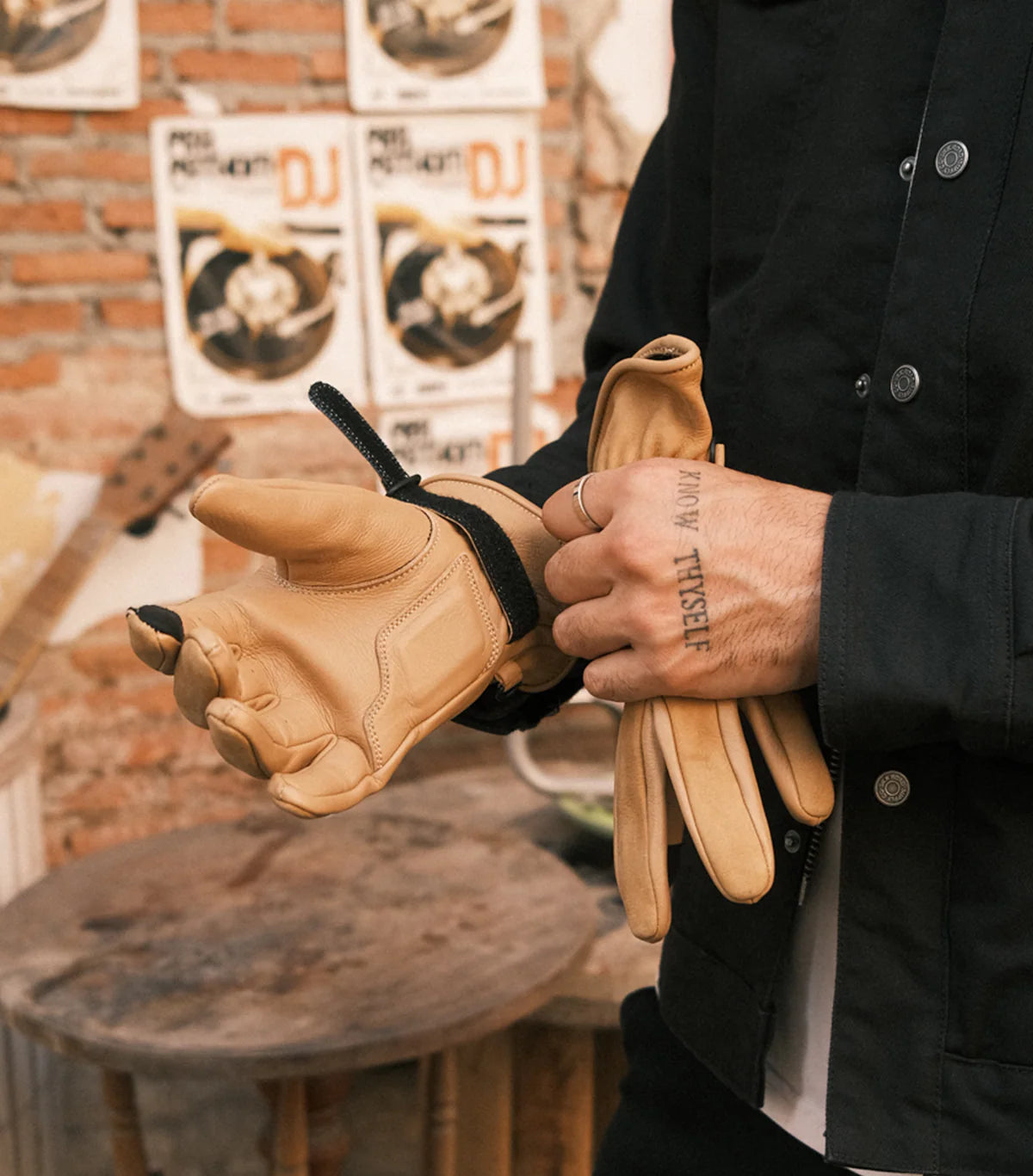Silk Road Service Glove Suede - Sand - Salt Flats Clothing