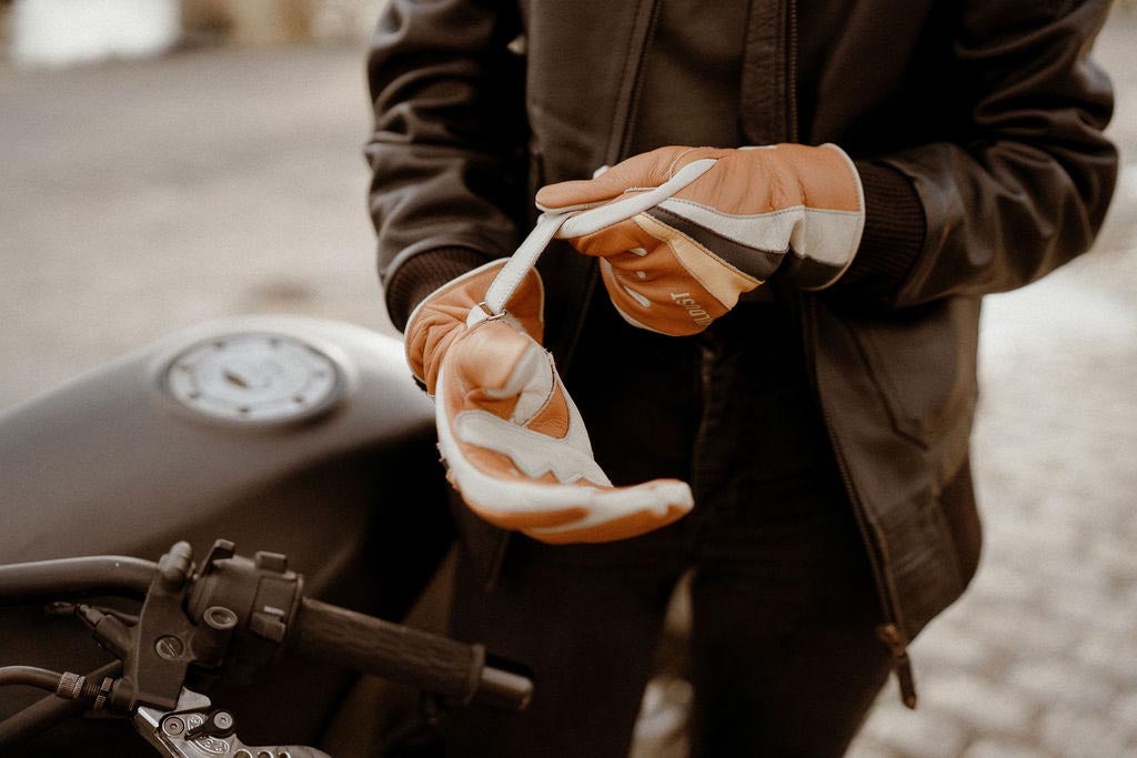 Wildust Sisters 70's Stripes Camel Gloves