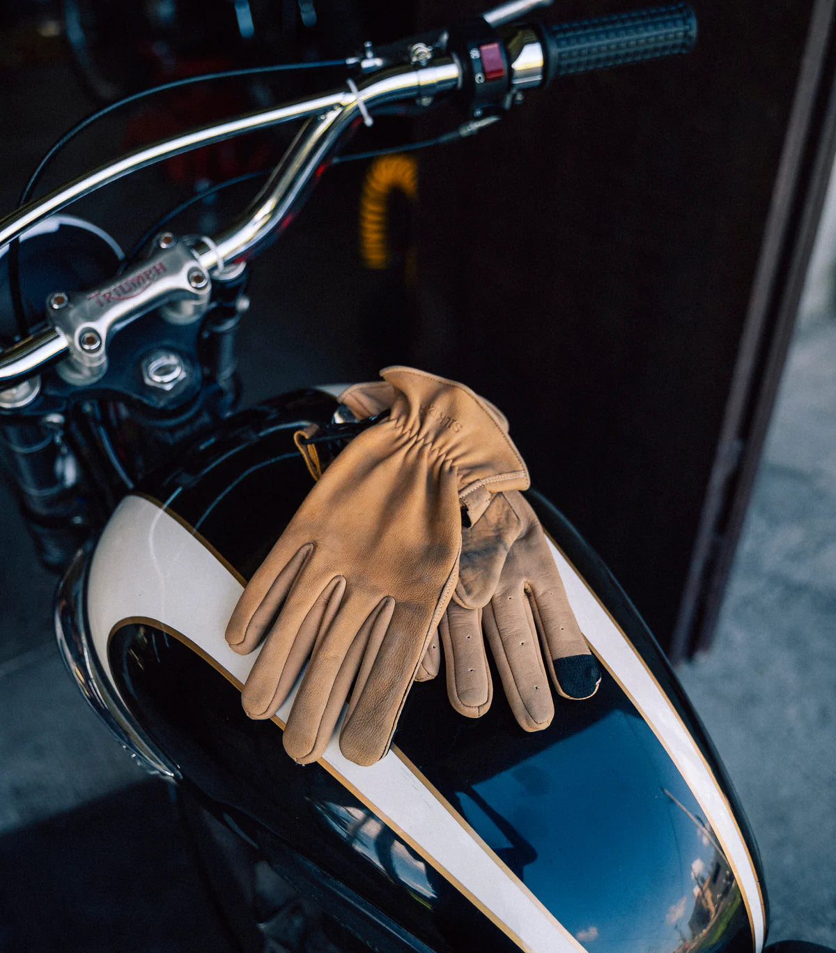 Silk Road Service Glove Suede - Sand - Salt Flats Clothing